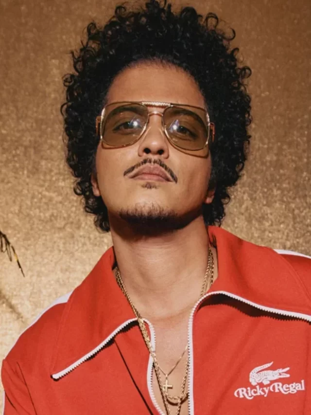 Bruno Mars performs on NYE 2022.